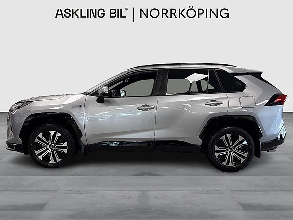 Toyota RAV4 Plug-in Hybrid 3 of 10