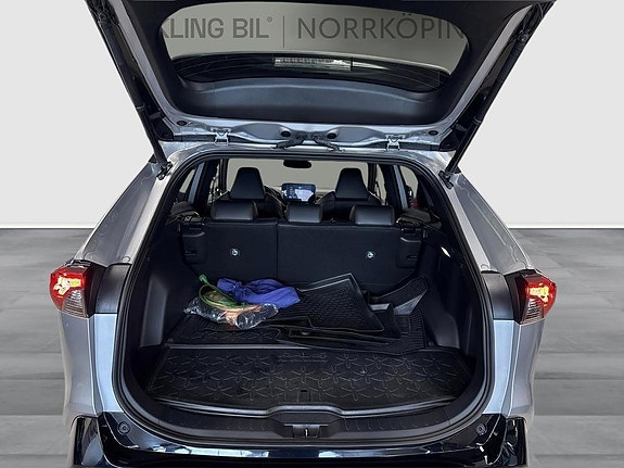 Toyota RAV4 Plug-in Hybrid 10 of 10