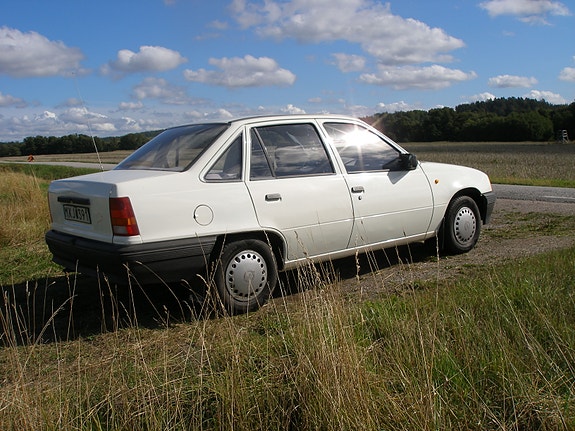 Opel Kadett 2 of 11