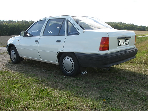 Opel Kadett 3 of 11