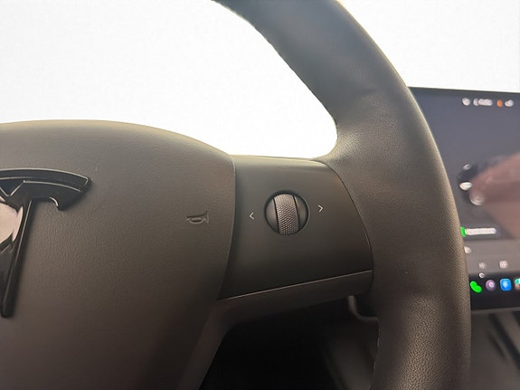 Tesla Model Y 18 of 30