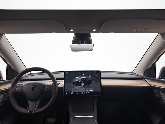 Tesla Model Y 15 of 30