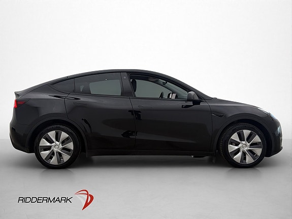 Tesla Model Y 10 of 30