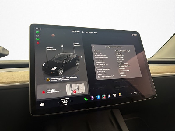 Tesla Model Y 24 of 30