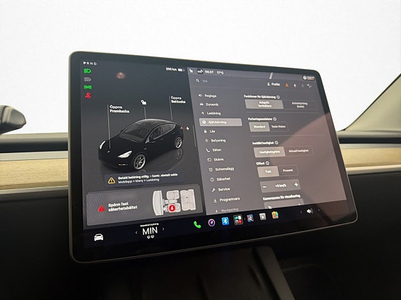 Tesla Model Y 23 of 30