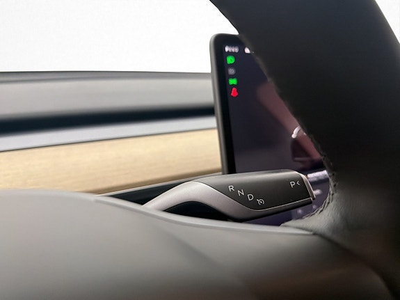Tesla Model Y 19 of 30