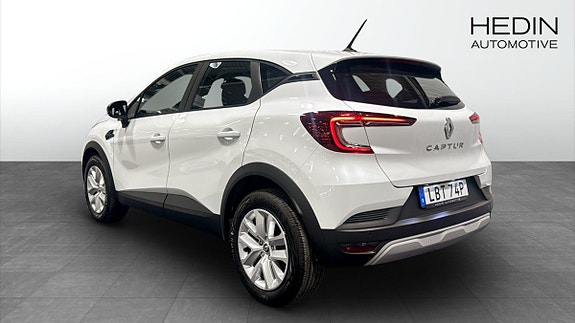Renault Captur 3 of 26