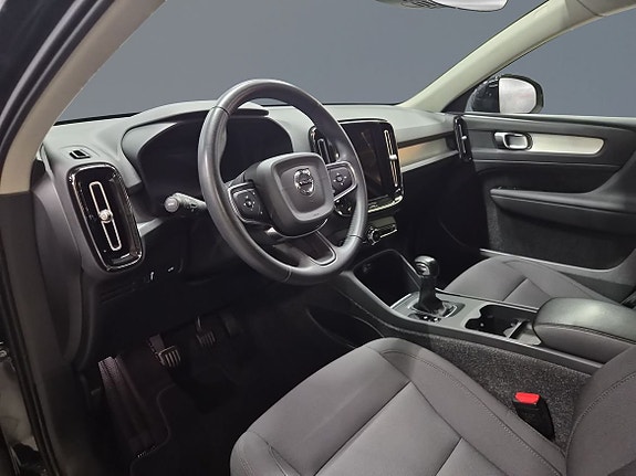 Volvo XC40 4 of 10