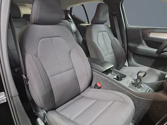 Volvo XC40 6 of 10