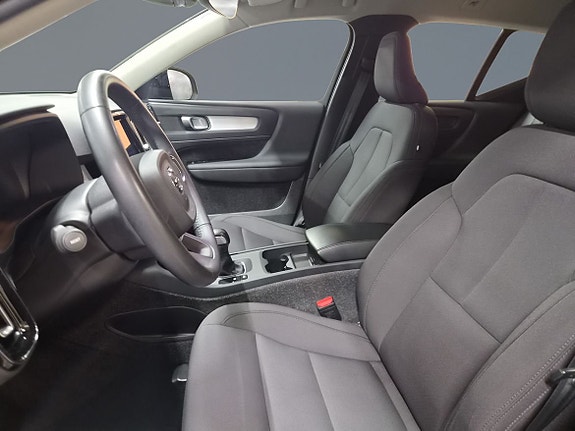 Volvo XC40 5 of 10