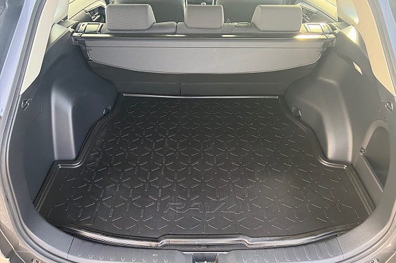 Toyota RAV4 11 of 16