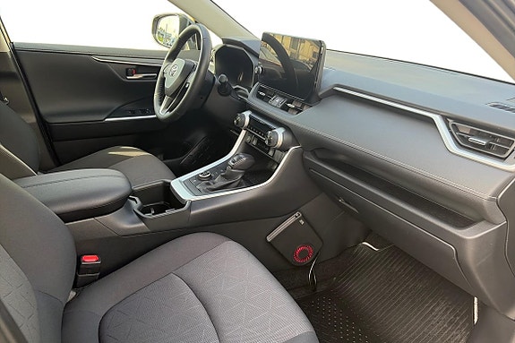 Toyota RAV4 7 of 16
