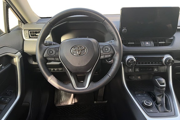 Toyota RAV4 10 of 16