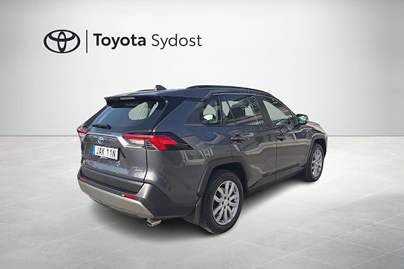 Toyota RAV4 3 of 16