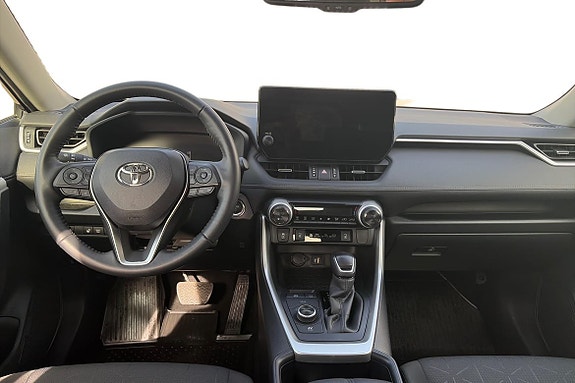 Toyota RAV4 9 of 16