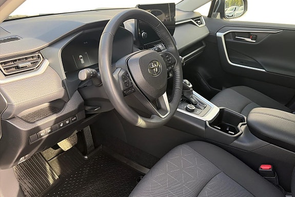 Toyota RAV4 12 of 16