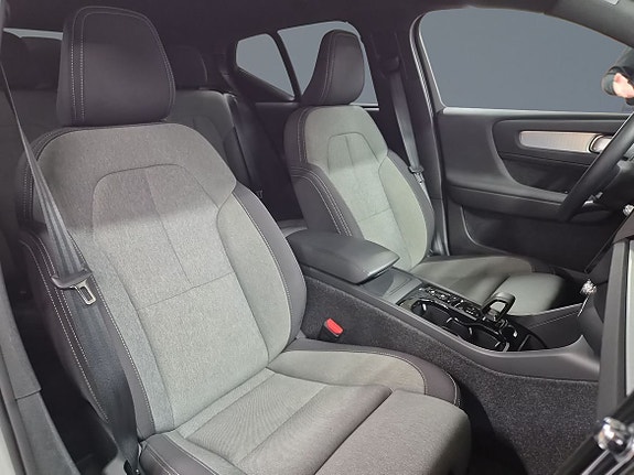 Volvo XC40 7 of 11