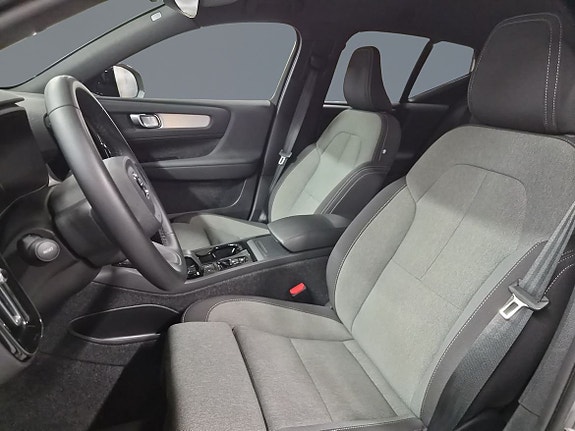 Volvo XC40 5 of 11