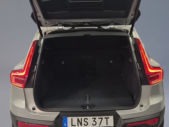 Volvo XC40 9 of 11