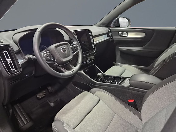 Volvo XC40 5 of 11