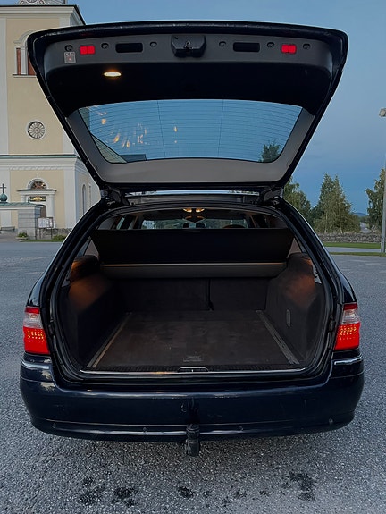 Mercedes-Benz E350 10 of 14