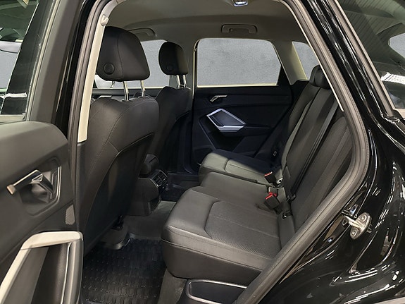 Audi Q3 12 of 25
