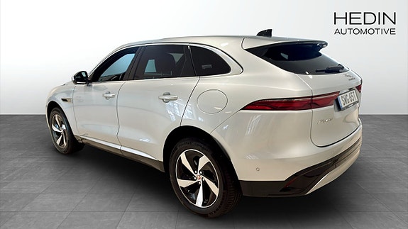 Jaguar F-PACE 2 of 9