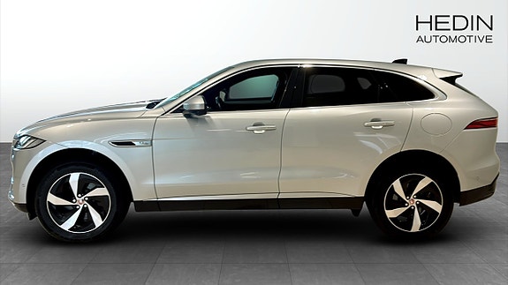 Jaguar F-PACE 6 of 9