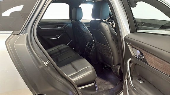 Jaguar F-PACE 5 of 9