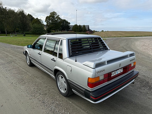 Volvo 740 3 of 30