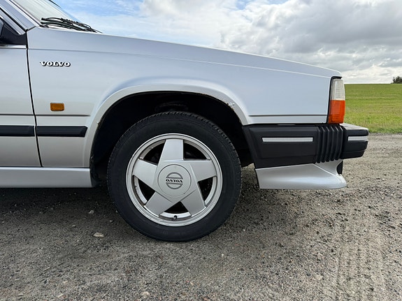 Volvo 740 16 of 30
