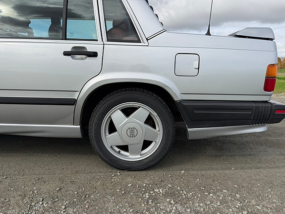 Volvo 740 17 of 30