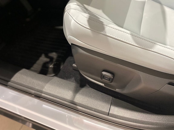 Volvo EX30 12 of 16