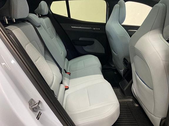 Volvo EX30 13 of 16
