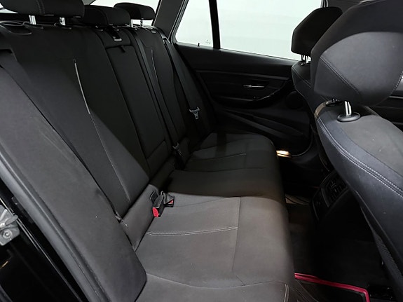 BMW 320d 12 of 25