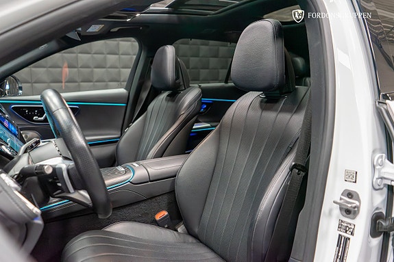 Mercedes-Benz E300 de 15 of 27