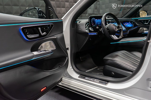 Mercedes-Benz E300 de 13 of 27