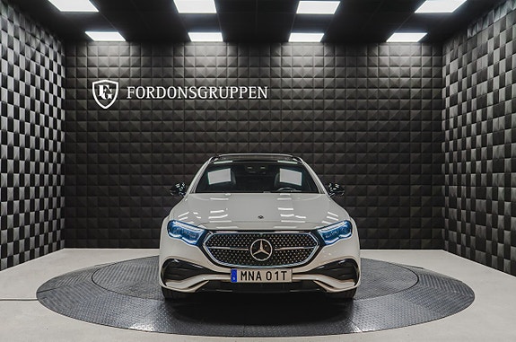 Mercedes-Benz E300 de 11 of 27