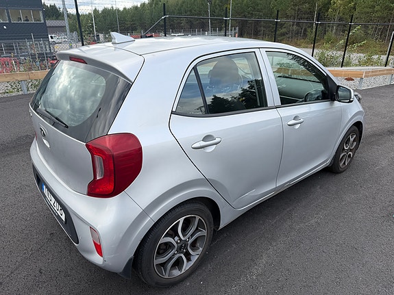 Kia Picanto 2 of 5