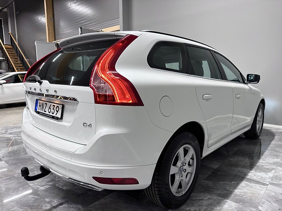 Volvo XC60 8 of 29