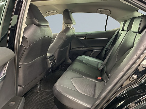 Toyota Camry 13 of 26