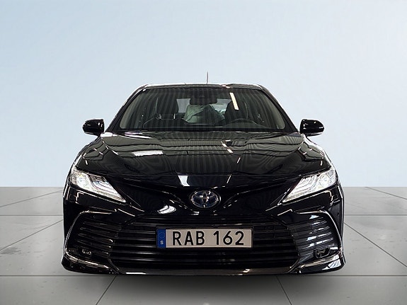 Toyota Camry 2 of 26
