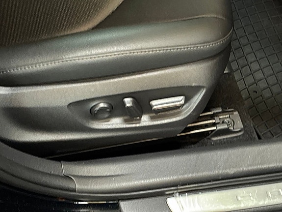 Toyota Camry 17 of 26
