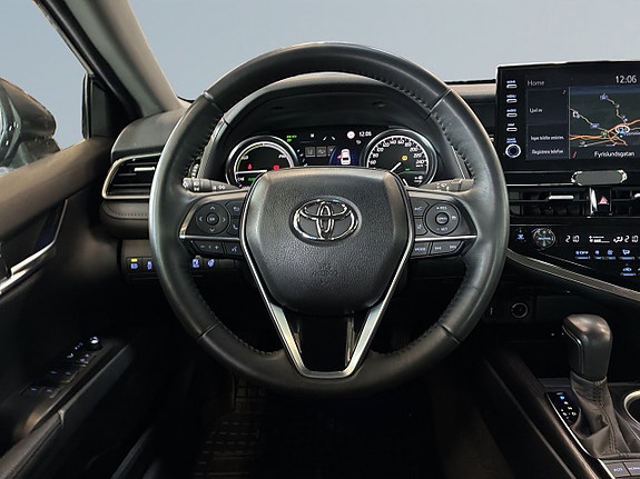 Toyota Camry 9 of 26