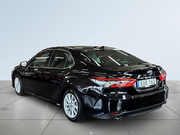 Toyota Camry 5 of 26