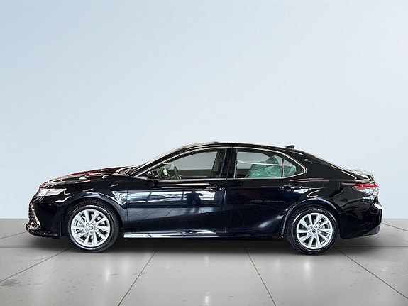 Toyota Camry 4 of 26