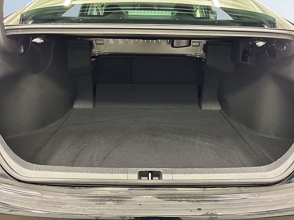 Toyota Camry 12 of 26