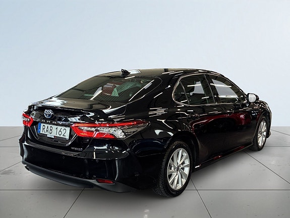 Toyota Camry 6 of 26
