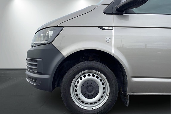Volkswagen Caravelle 10 of 25