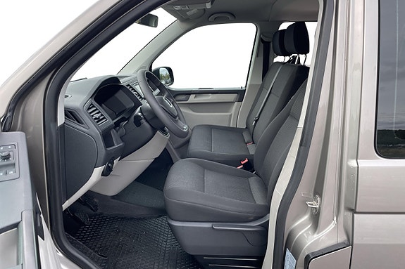 Volkswagen Caravelle 13 of 25